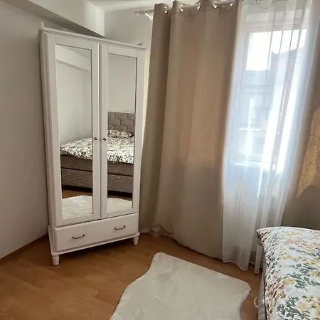 Apartment Strada Eneas 100 *